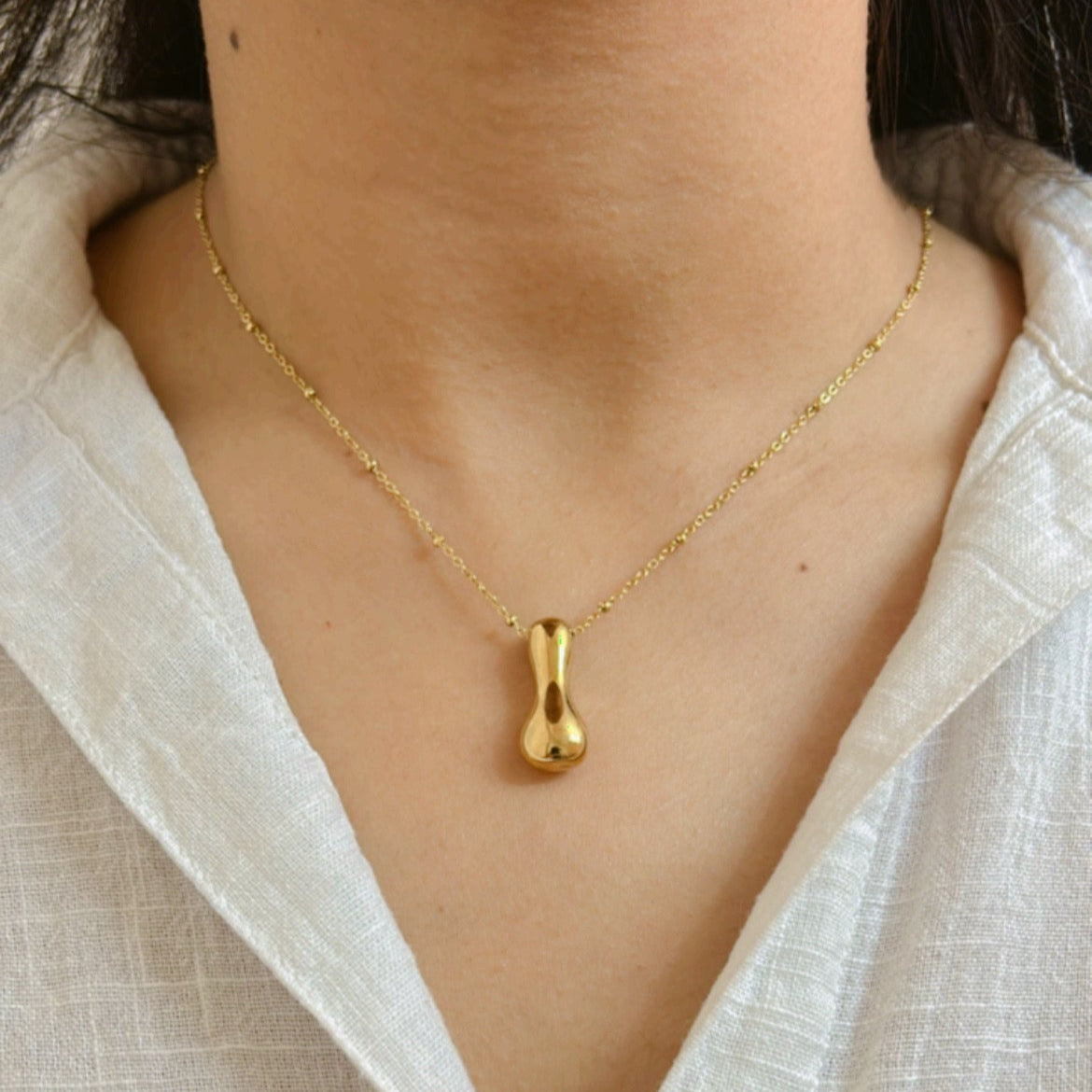 Bubble Initial I Necklace