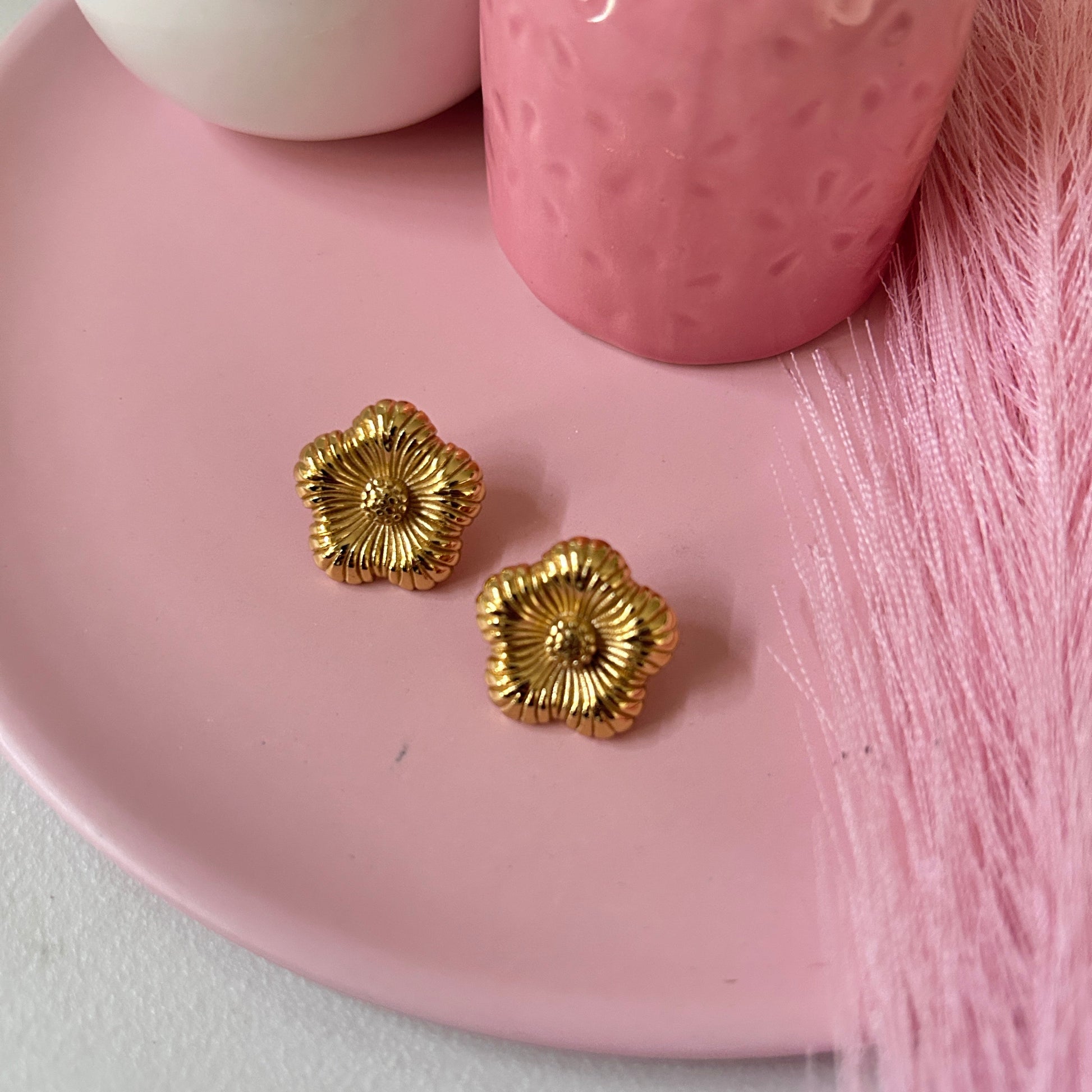 Flower stud earings
