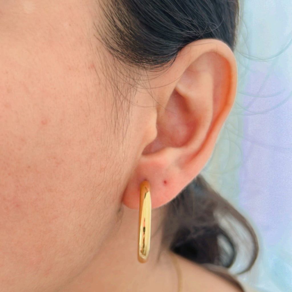 Chic Gold Circle Hoops