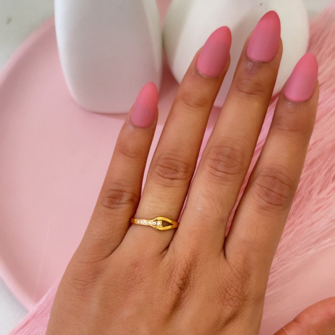 Eterna Loop Ring