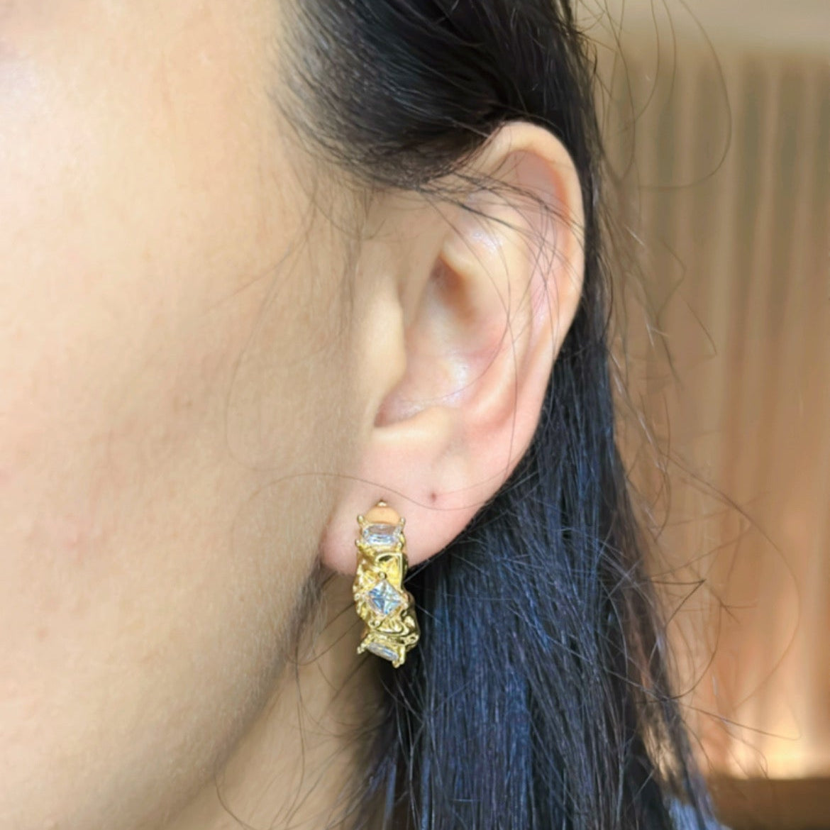 Studded hoop like earings