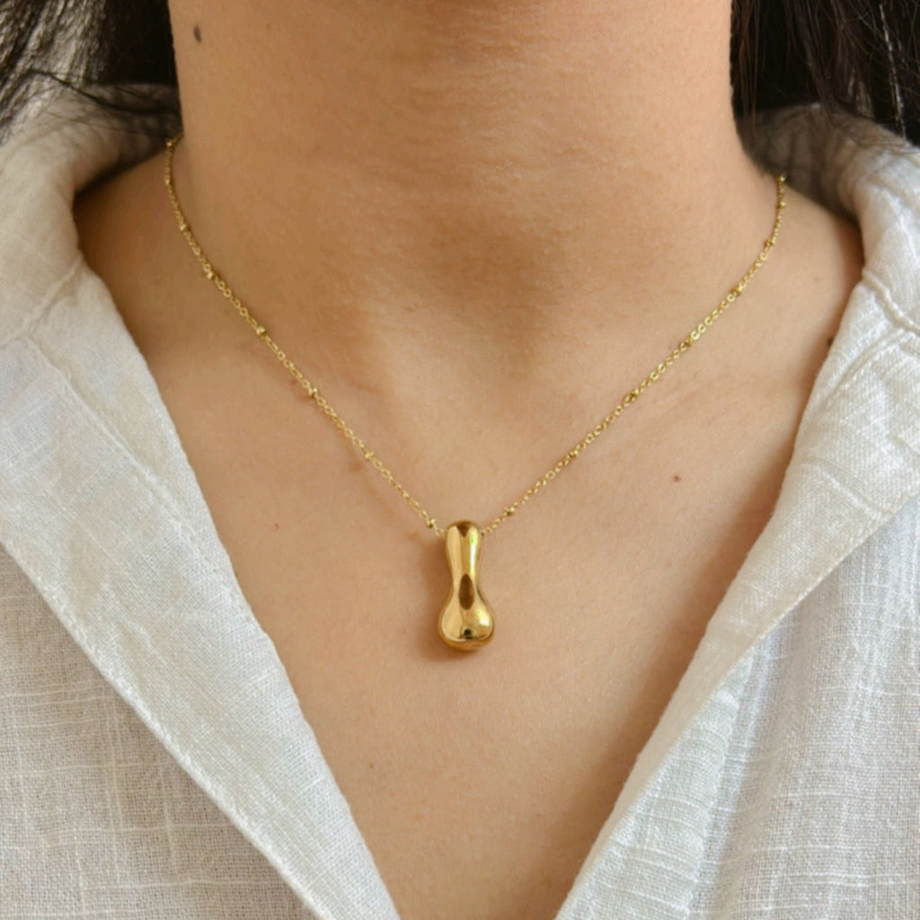 Bubble Initial I Necklace
