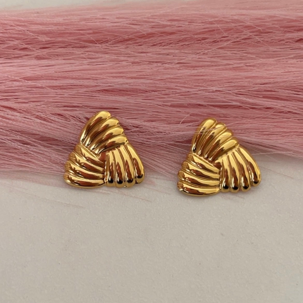 Triangle stud earings