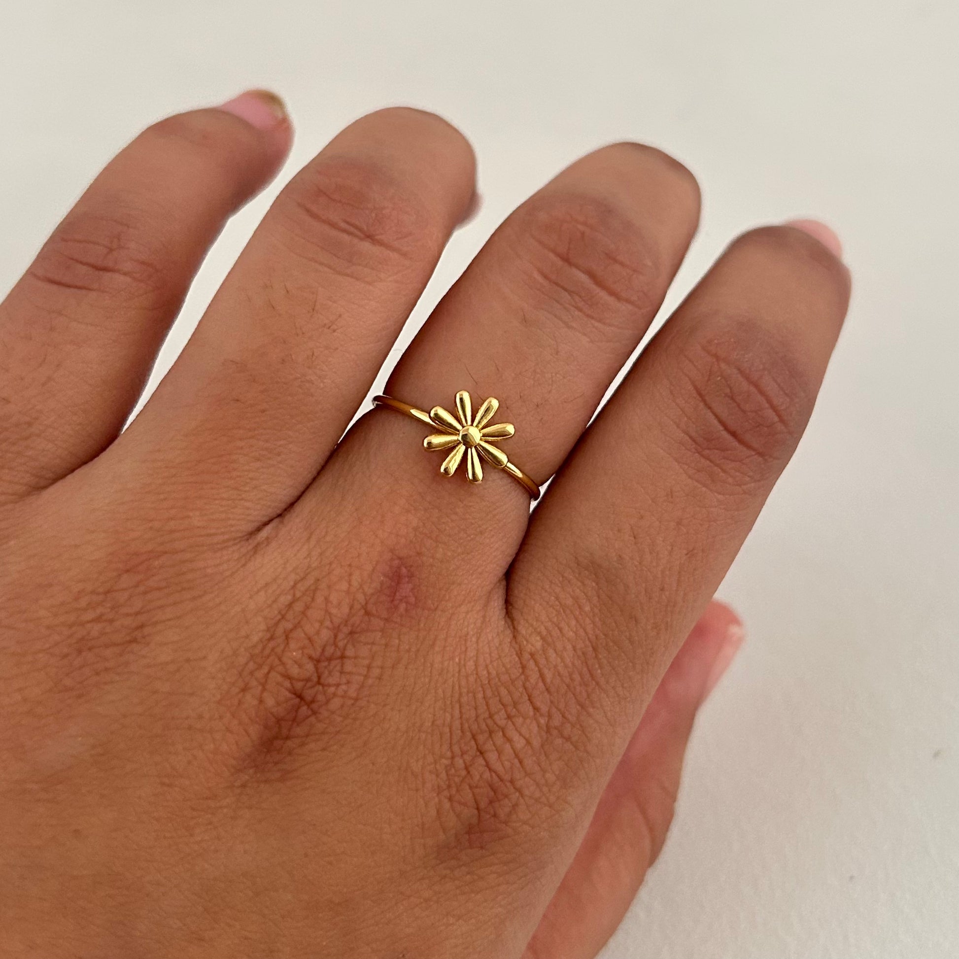 Petite Gold Daisy Ring