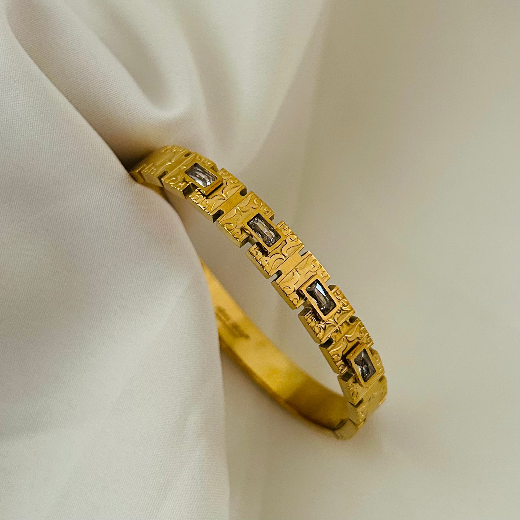 Square Crystal Pattern Bangle