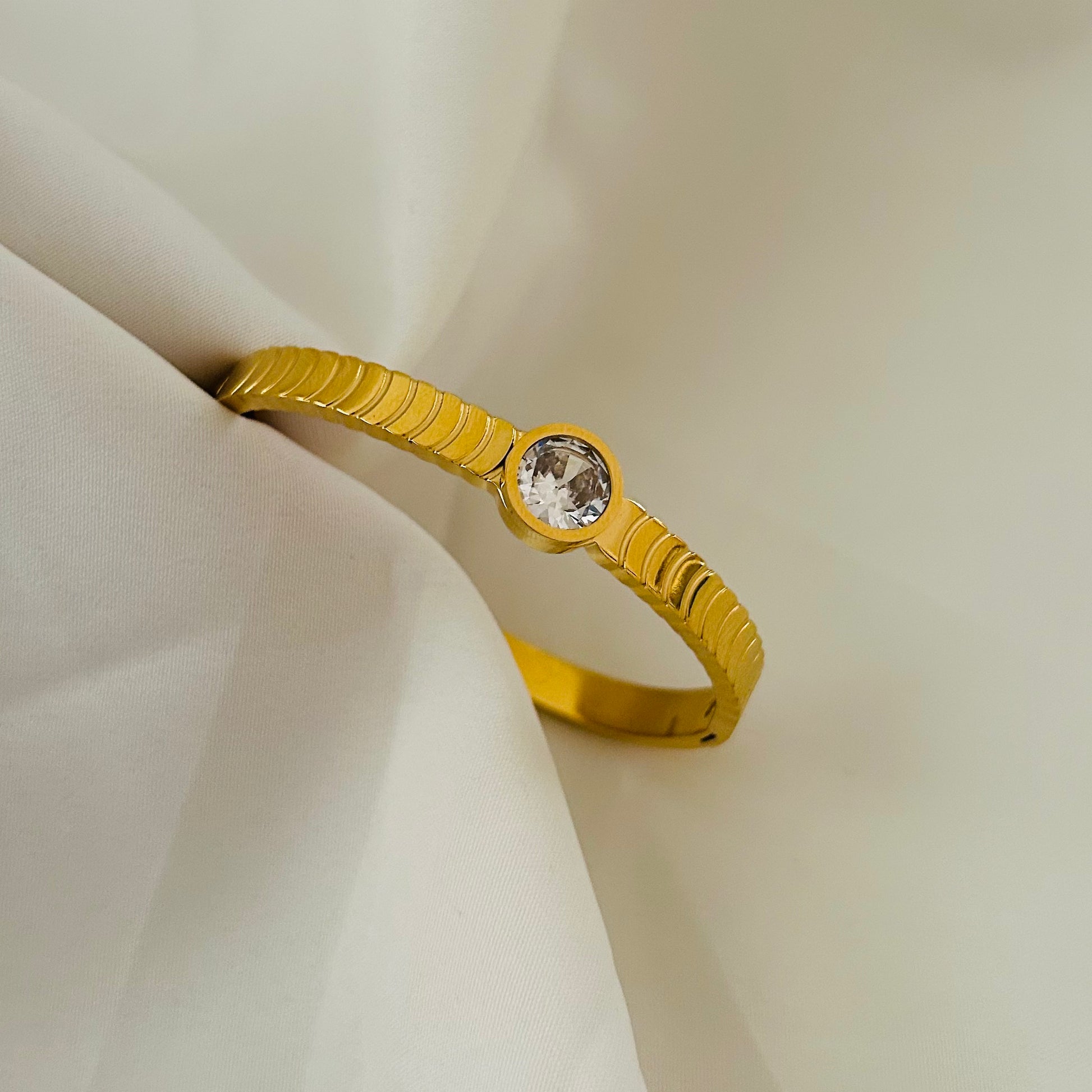 Ribbed Solitaire Bangle