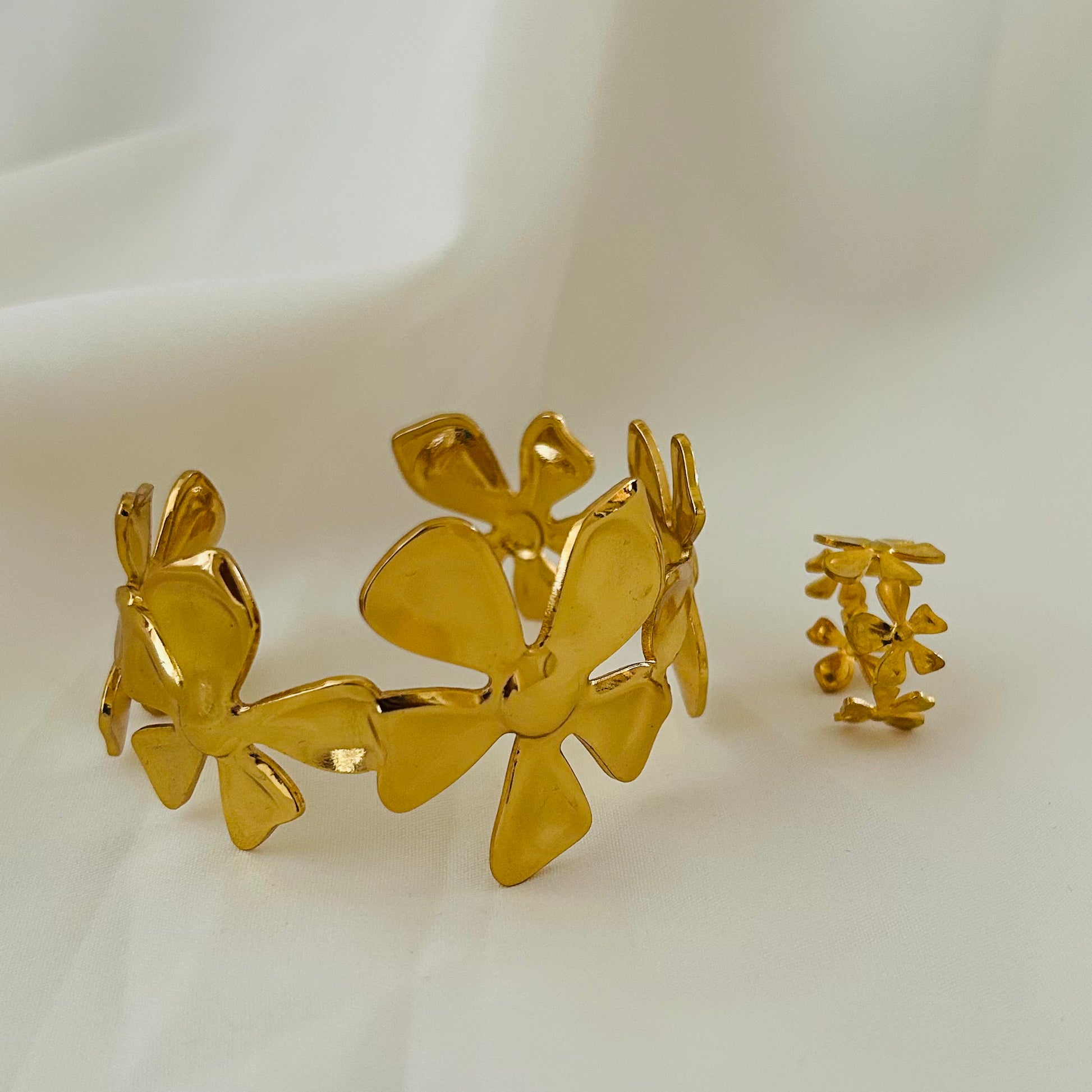 Ribbon Bloom Cuff Set