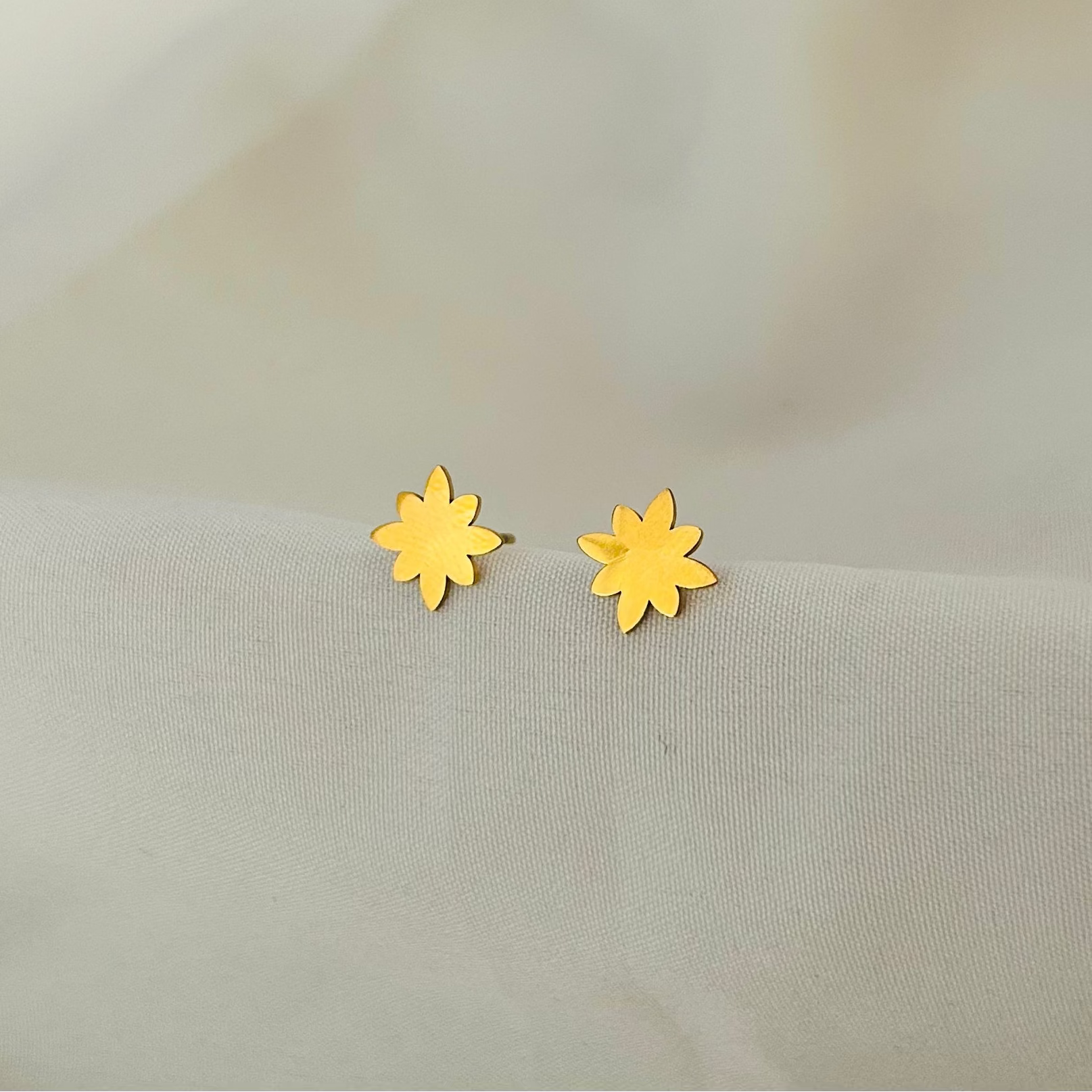 Daisy Gold Studs