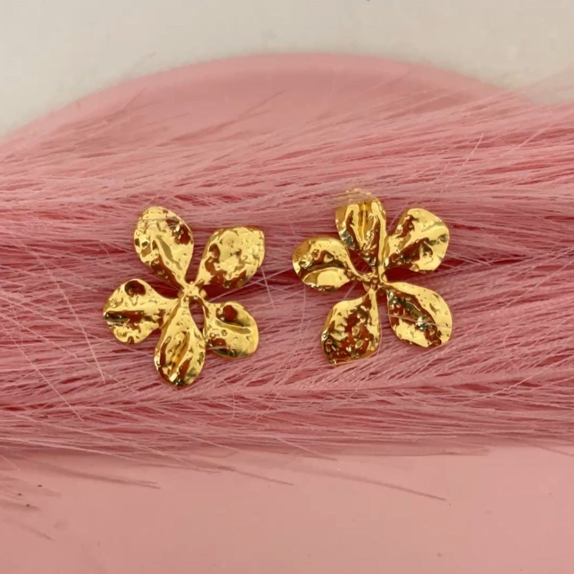 Luxe Flora Stus Earings