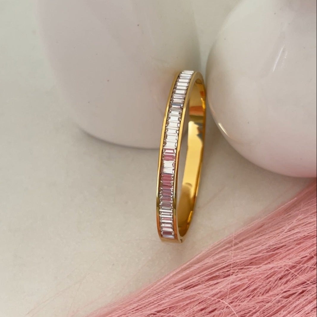 Gleaming Rectangle Line Bracelet