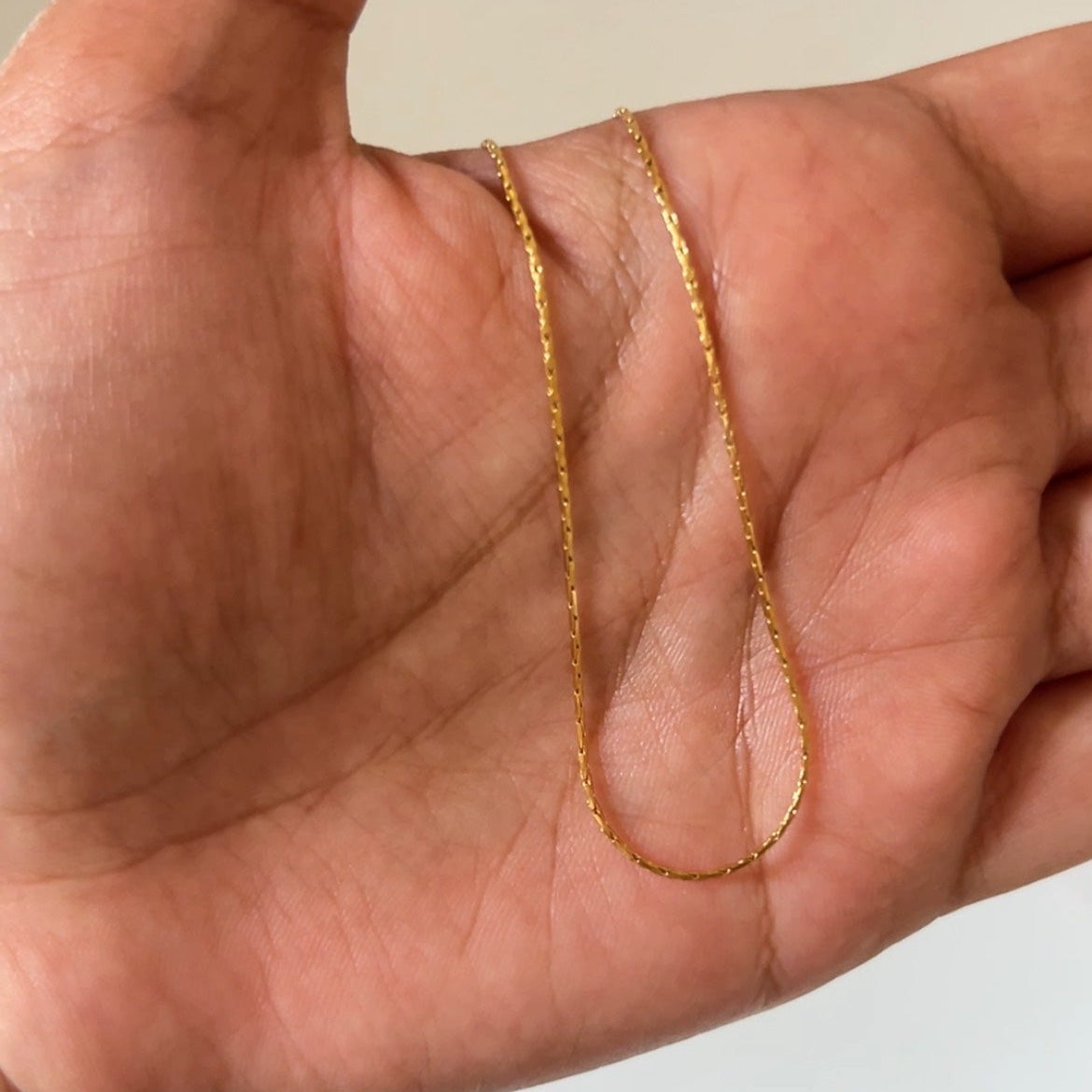 Minimal Glow Chain