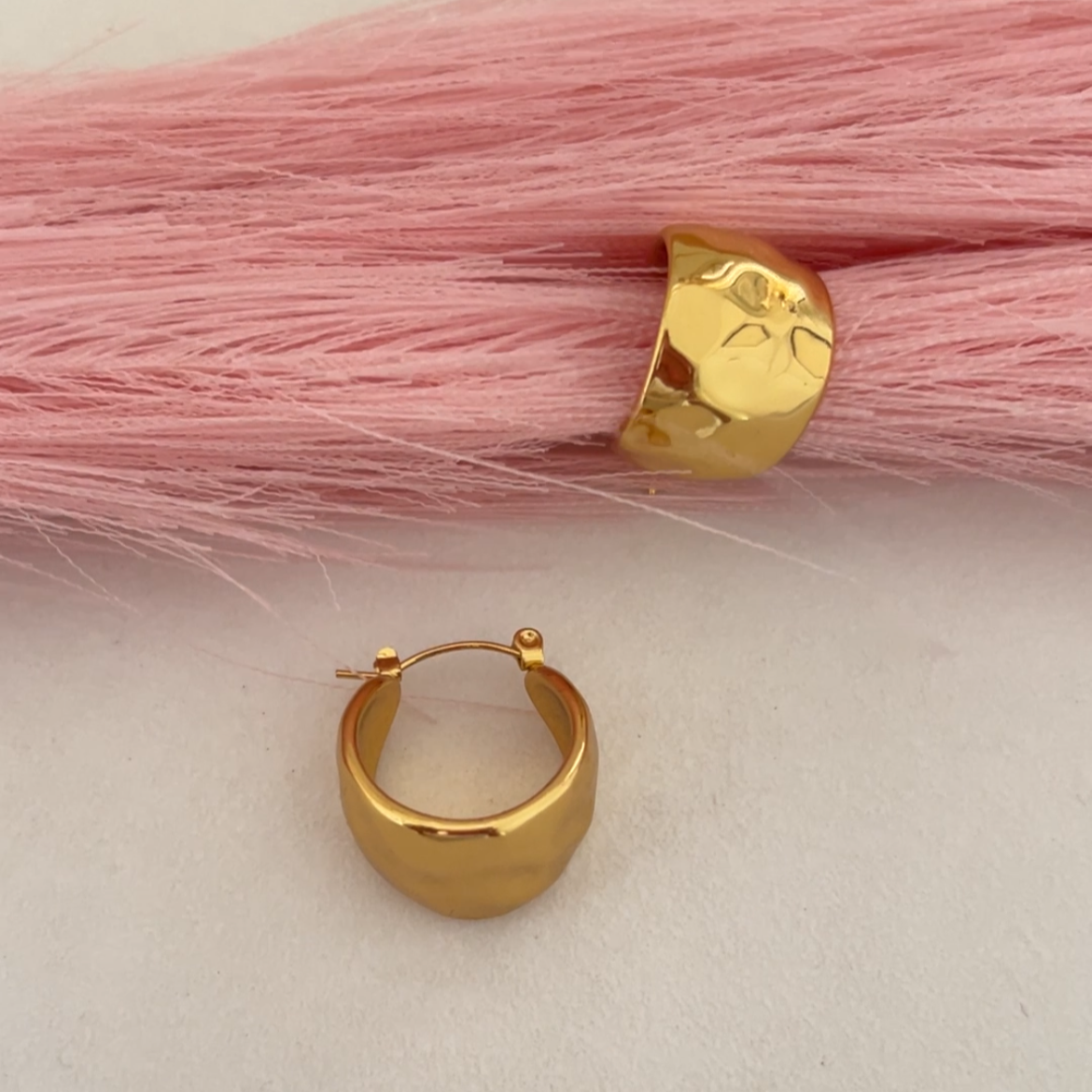 Bold Gleam Hoop Earings