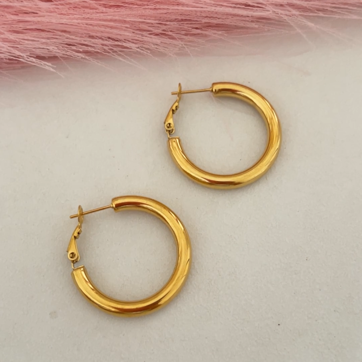 Chic Gold Circle Hoops