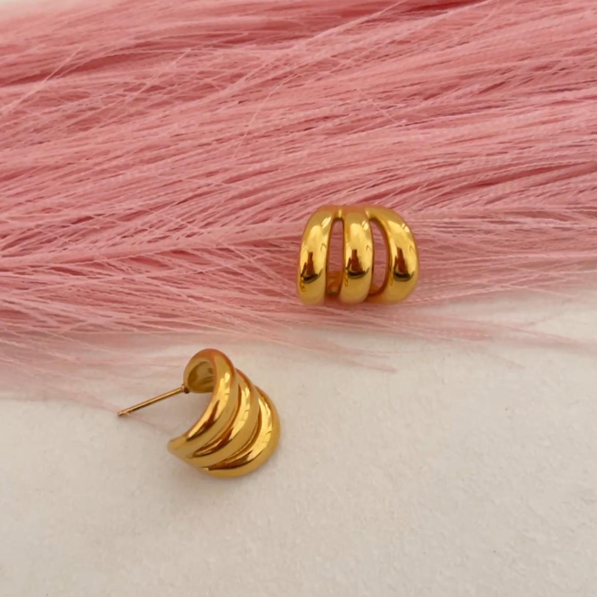 Chic Halo Stud Earings