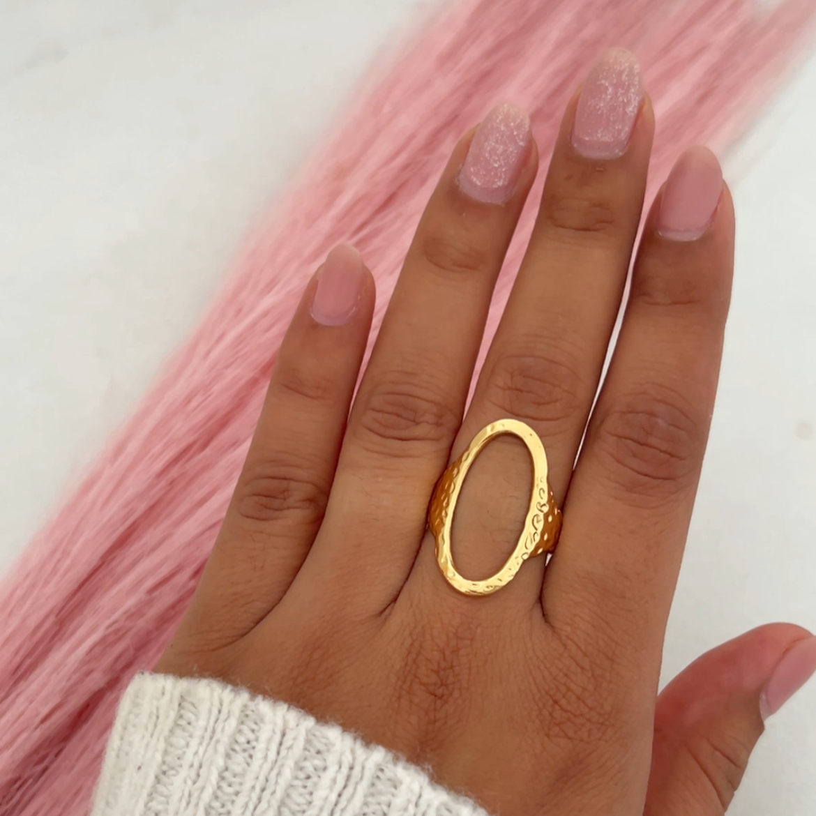 Regal Hollow Ring