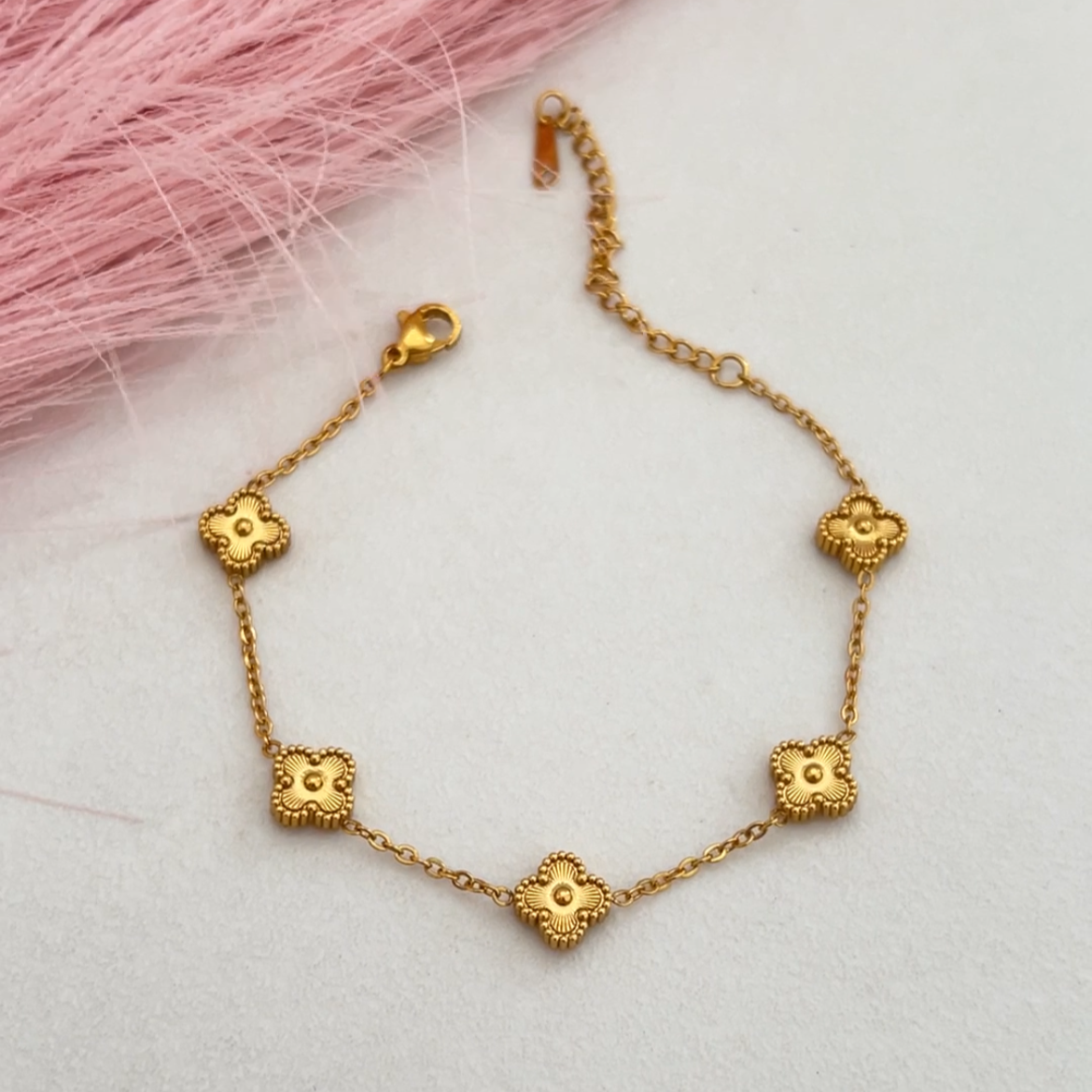 Mini gold Clover Bracelet