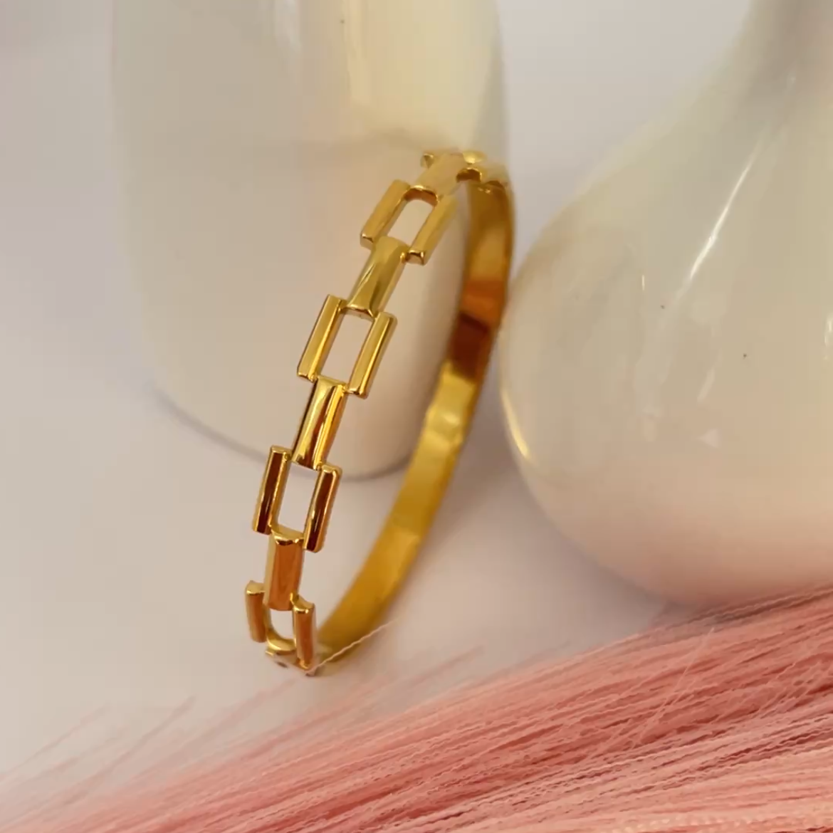 Solid Links Bangle Bracelet