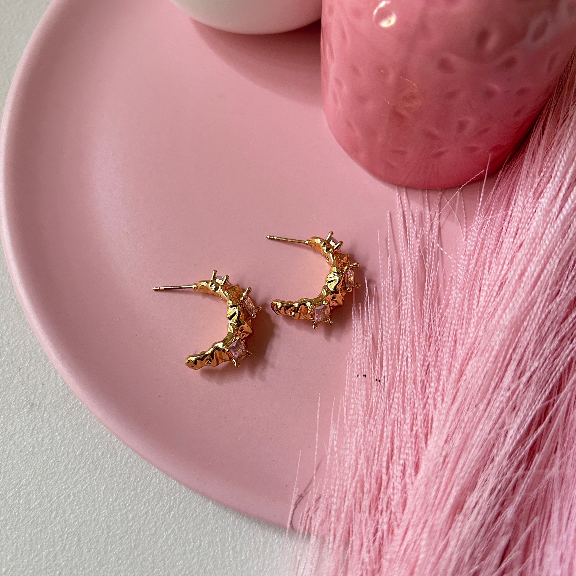 Studded hoop like earings
