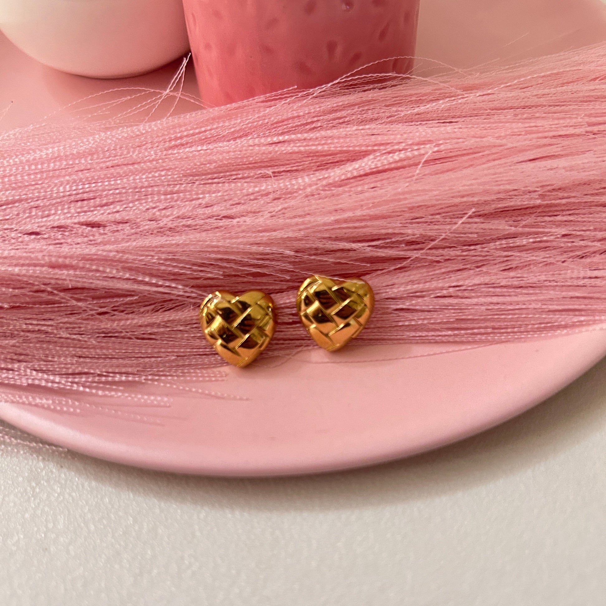 Small heart stud earings