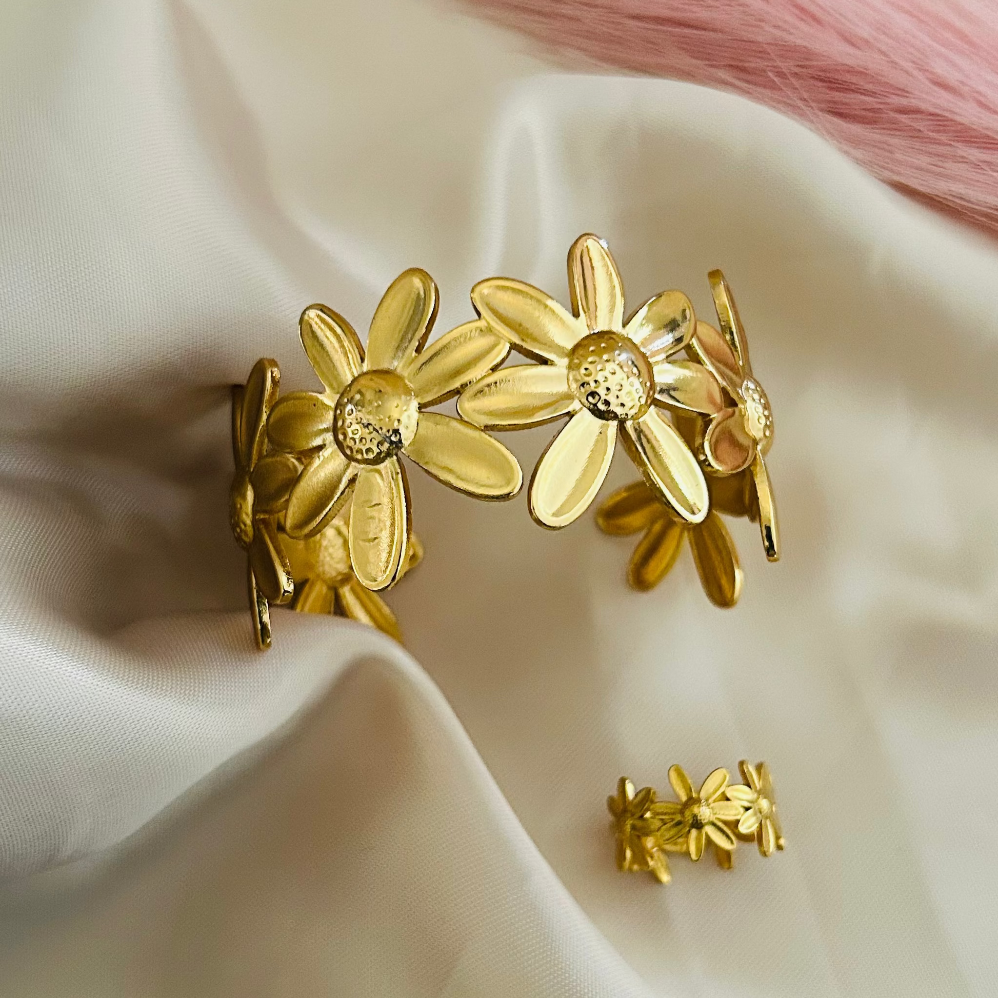 Daisy Bloom Cuff Set