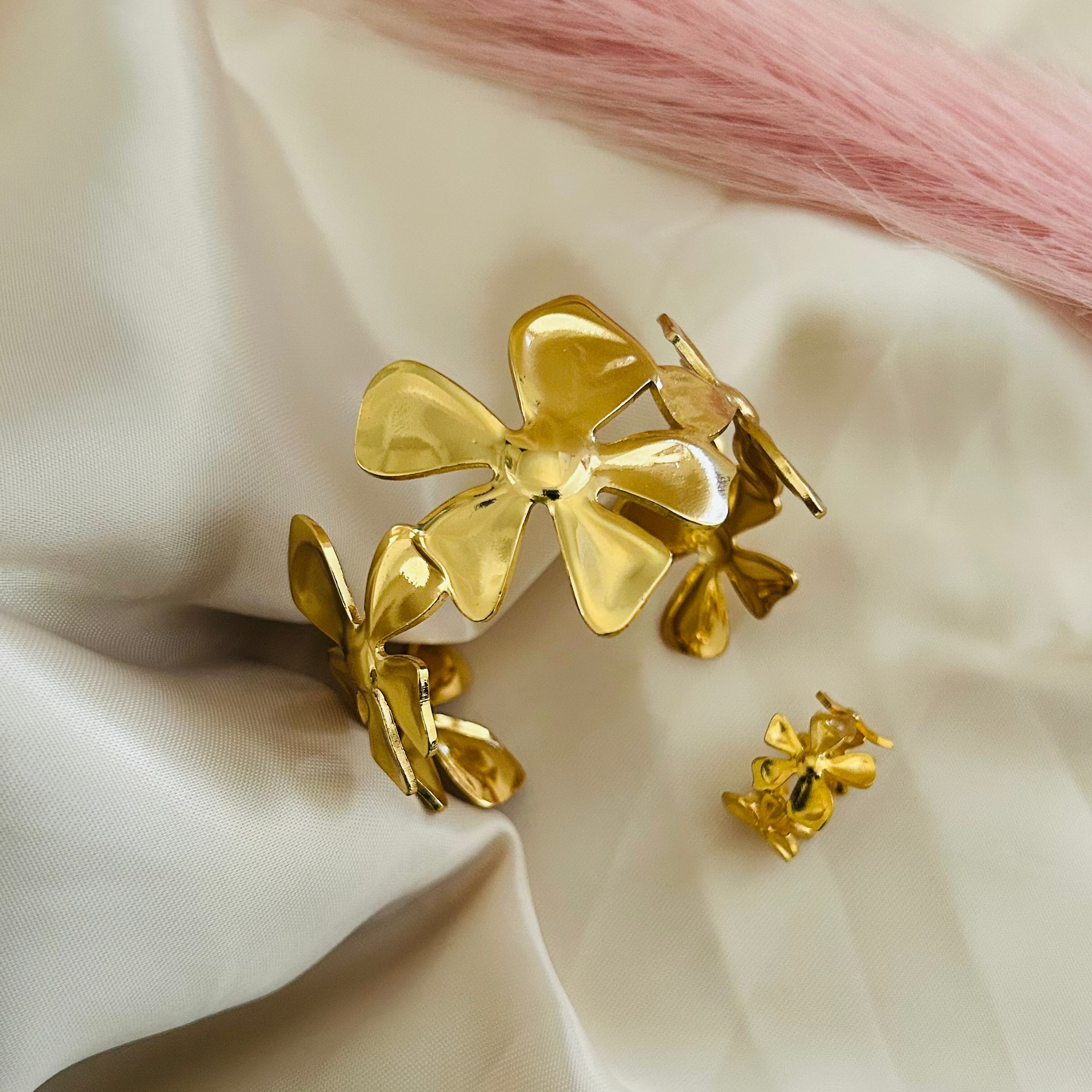 Ribbon Bloom Cuff Set