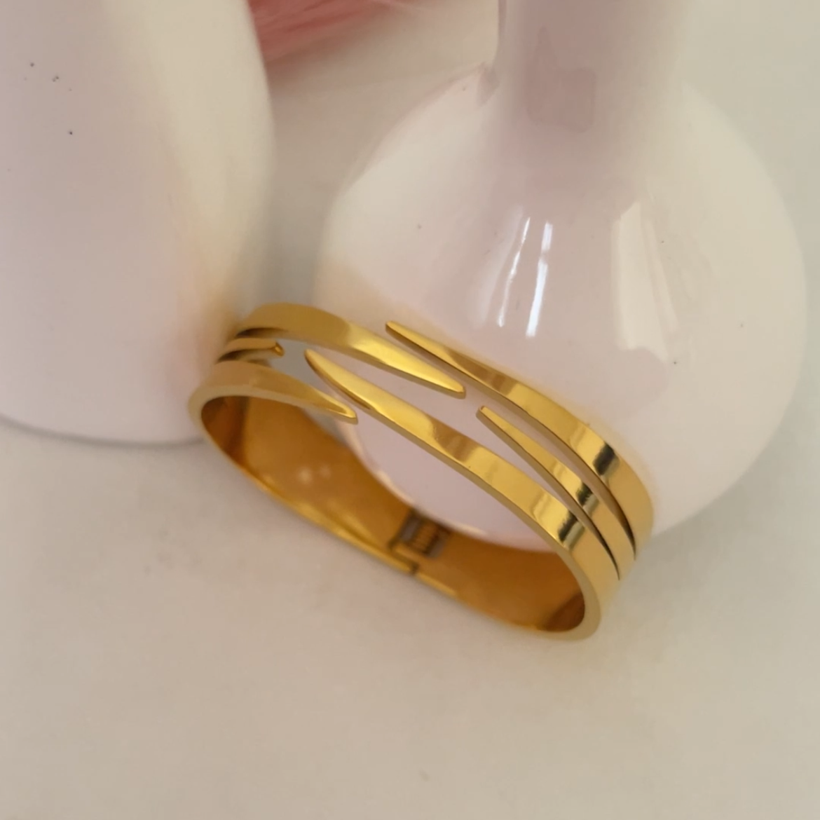 Aurora Front-Open Bracelet