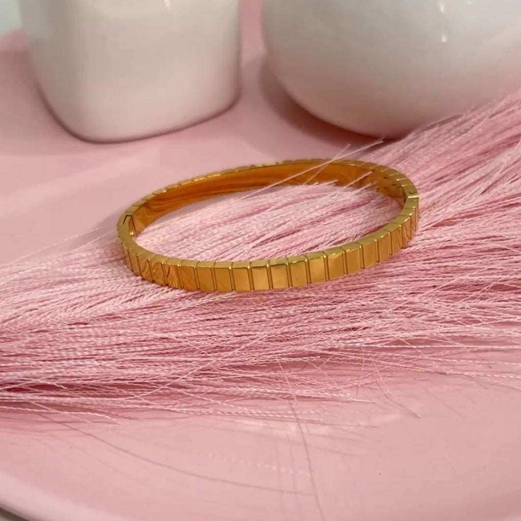 Plain Sleek Bracelet