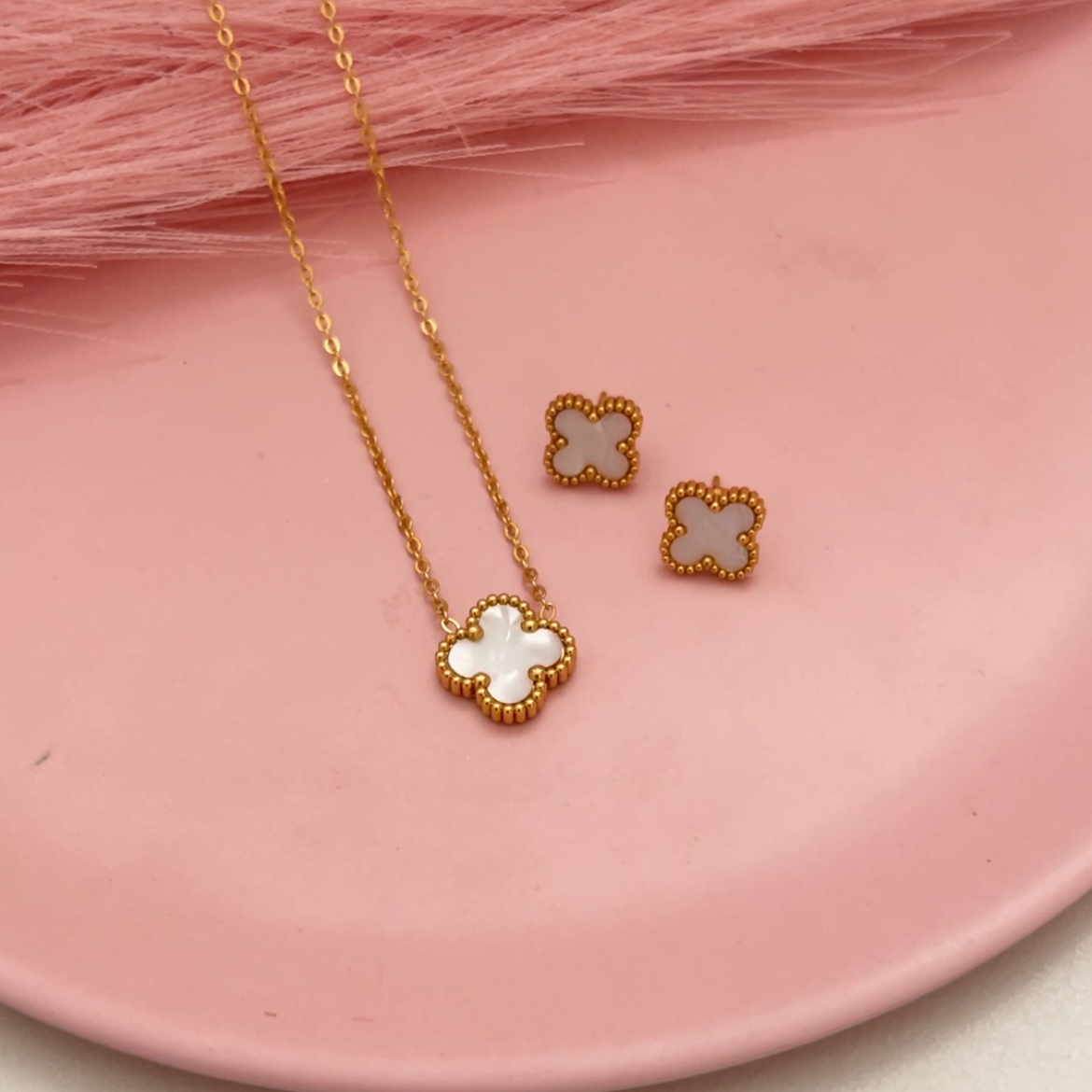 White Clover Necklace with Earings