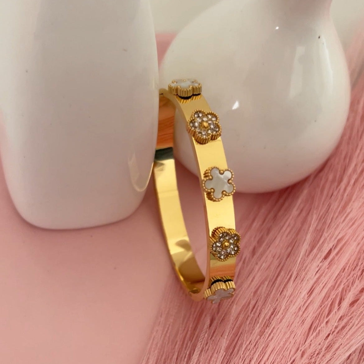 Snow Clover Bracelet