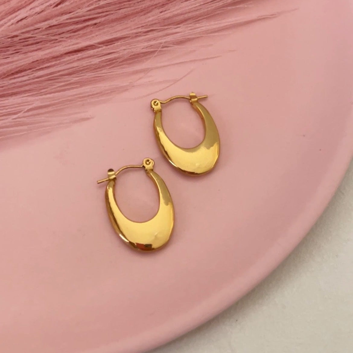 Eterna Oval Hoops