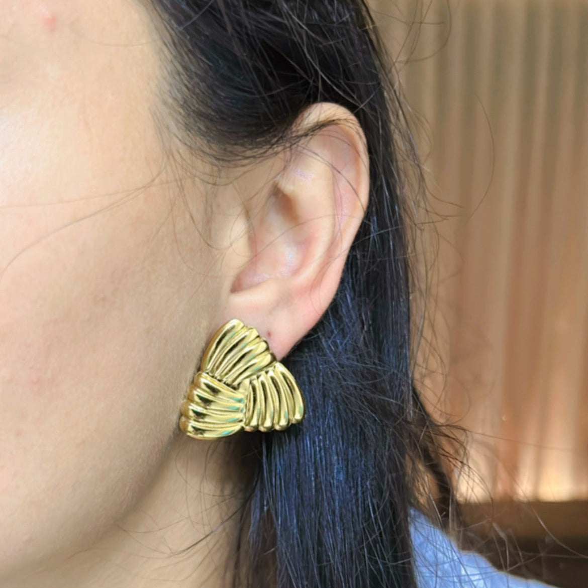 Triangle stud earings
